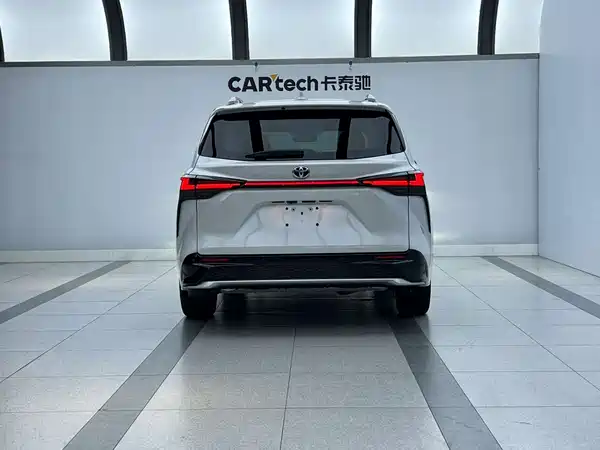 Toyota Granvia 2023
