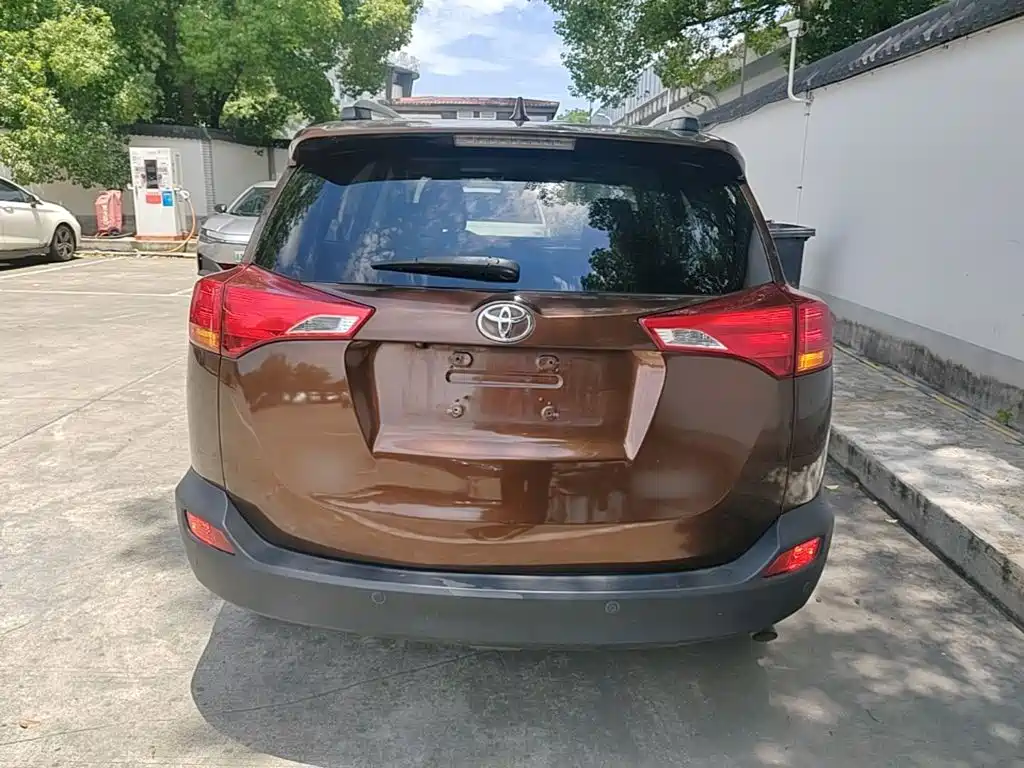 Toyota RAV4 2015 — фото 6