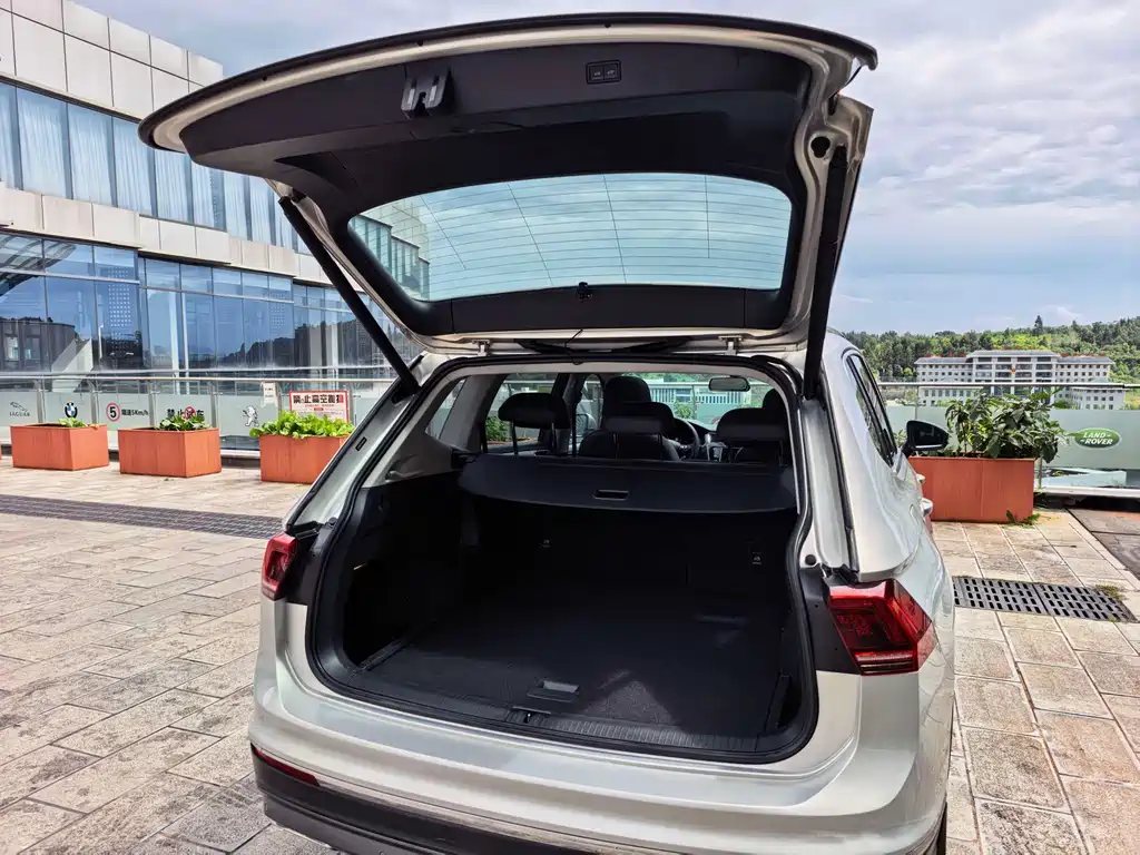 Volkswagen Tiguan L 2017 — фото 11