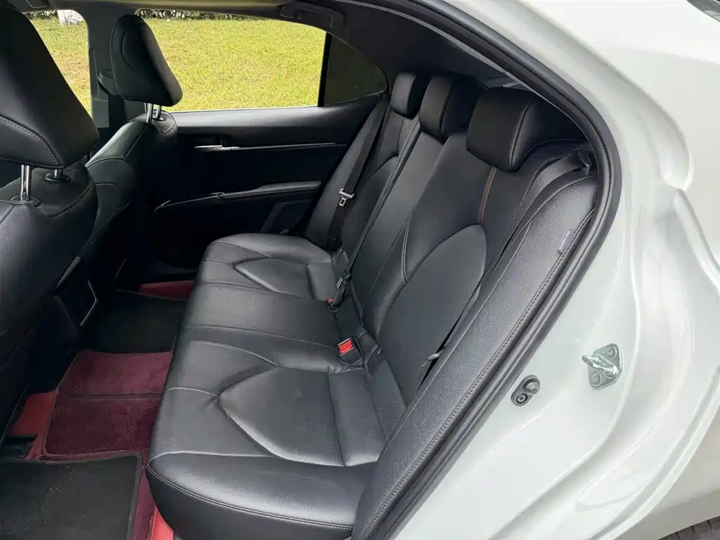 Toyota Camry 2024 — фото 10