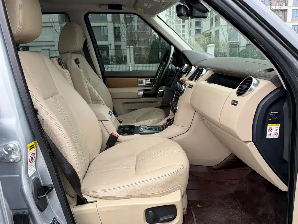 Land Rover Discovery 2016 — фото 11