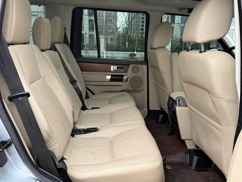 Land Rover Discovery 2016 — фото 10