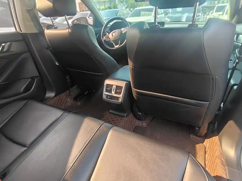Honda Accord 2019 — фото 10