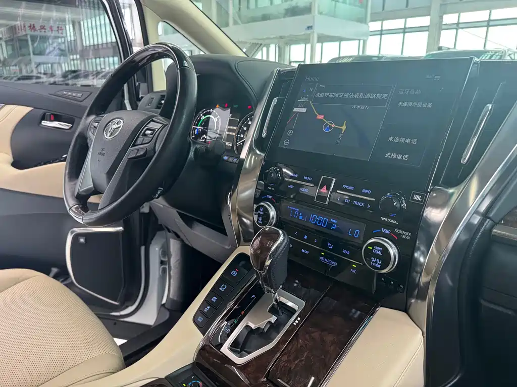 Toyota Alphard 2021 — фото 13
