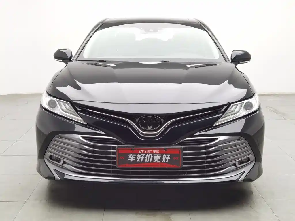 Toyota Camry 2019 — фото 3