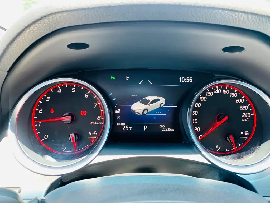 Toyota Camry 2022 — фото 15