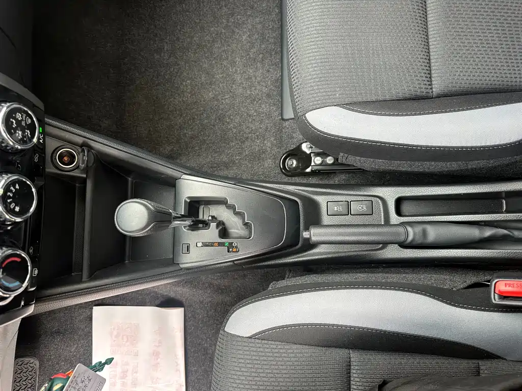 Toyota Yaris L 2022 — фото 11