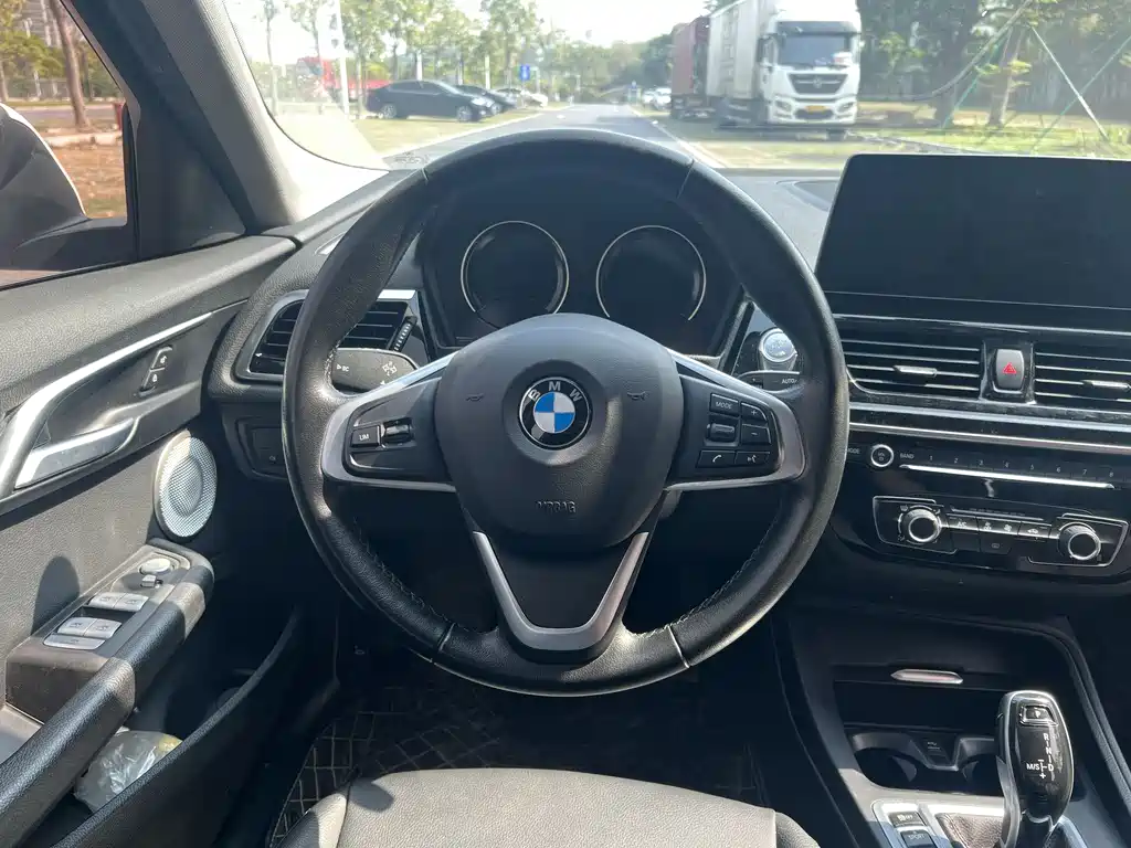 BMW 1 Series 2023 — фото 11