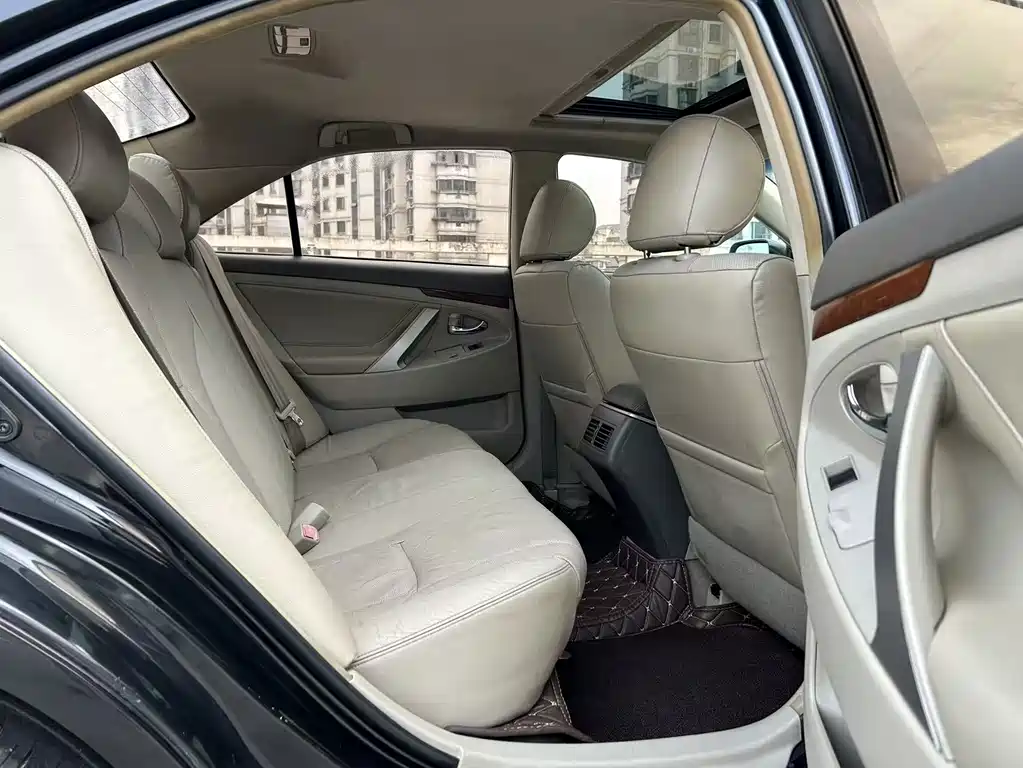 Toyota Camry 2014 — фото 16