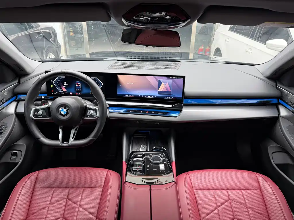BMW 5 Series 2024 — фото 13