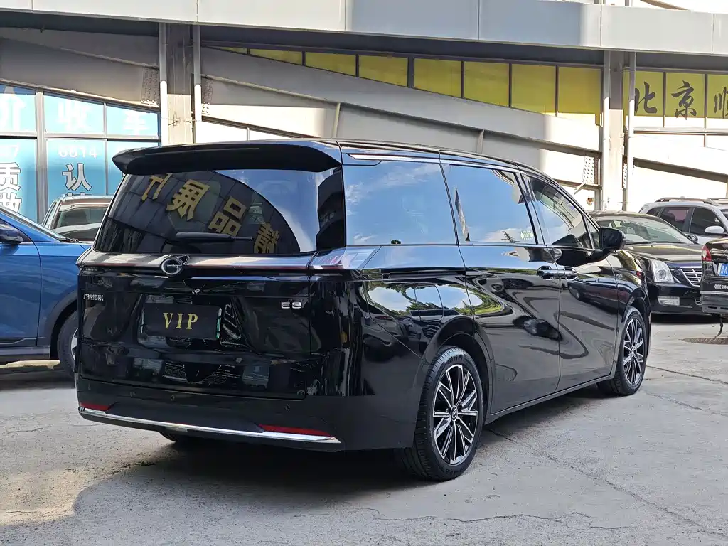 GAC Motor E8 PHEV 2024 — фото 3