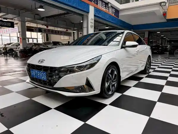 Hyundai Elantra 2022