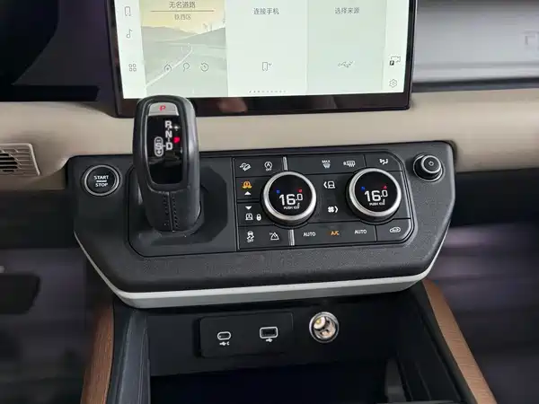Land Rover Defender 2022