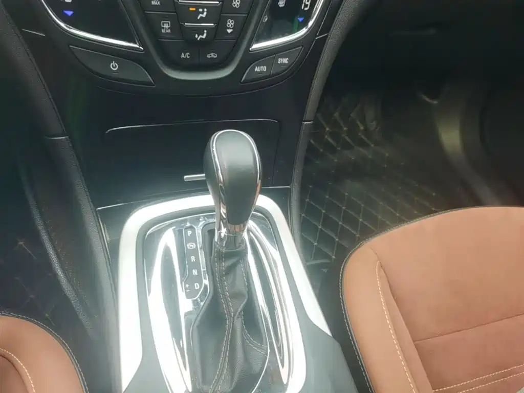 Buick Regal 2017 — фото 14