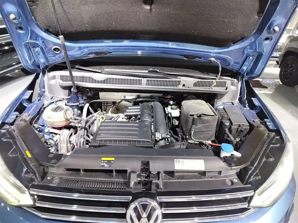 Volkswagen Touran 2017 — фото 20