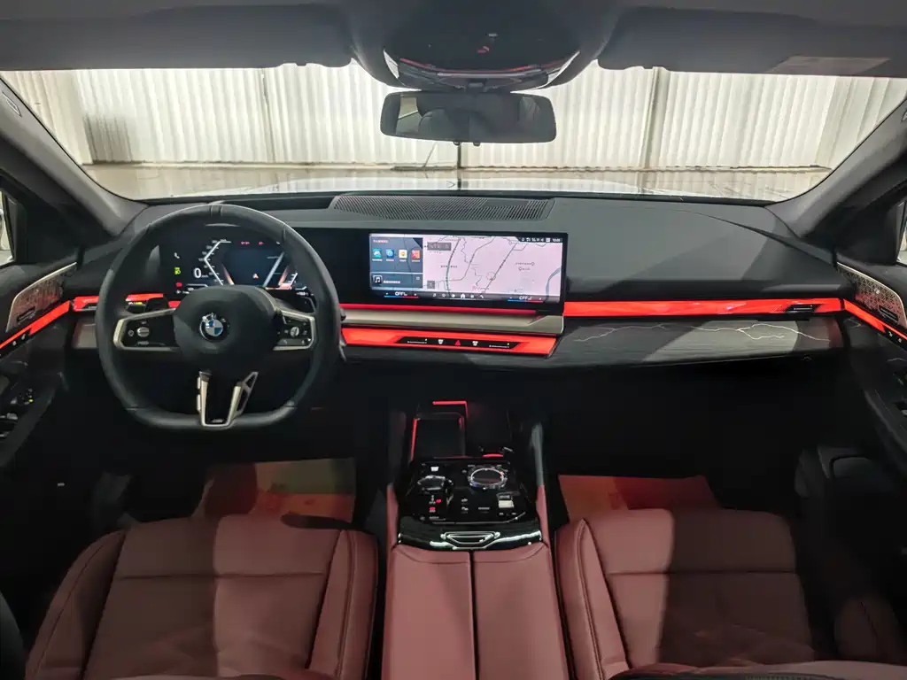 BMW 5 Series 2025 — фото 16