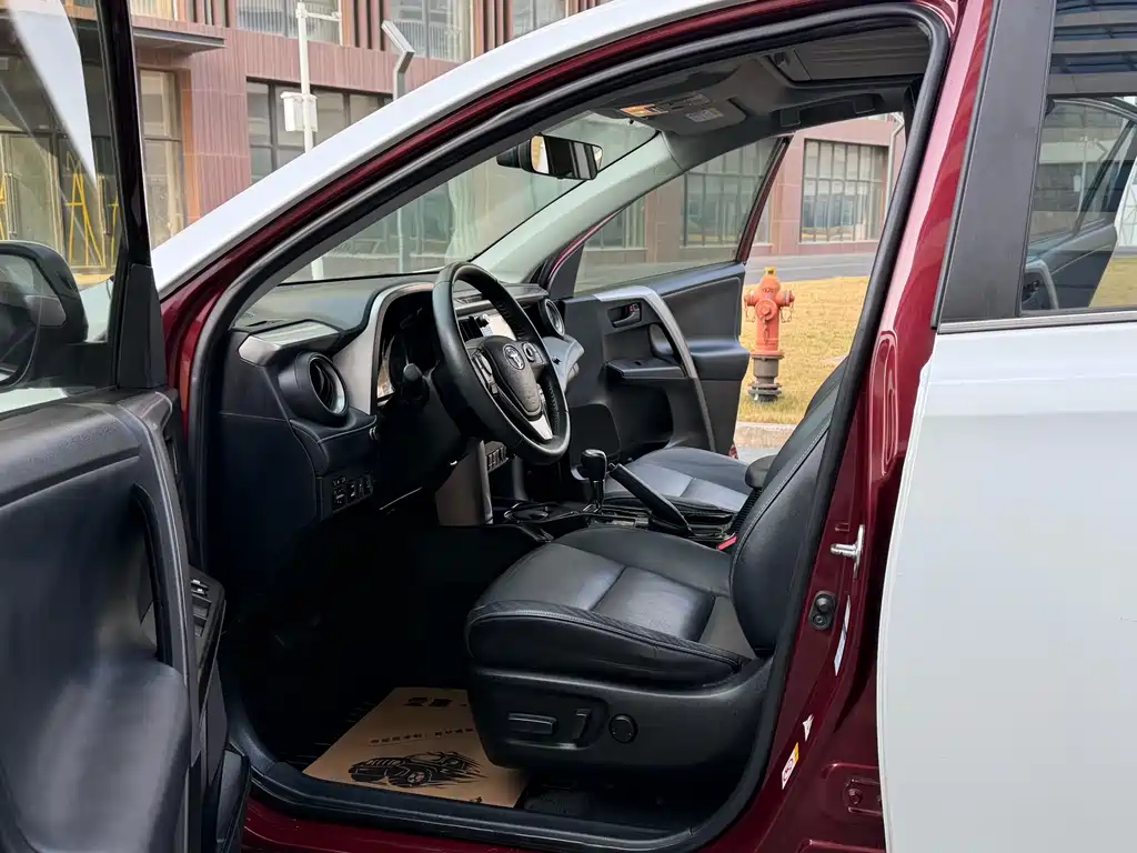 Toyota RAV4 2016 — фото 4