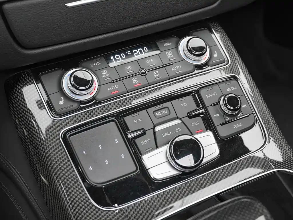 Audi S8 2014 — фото 18
