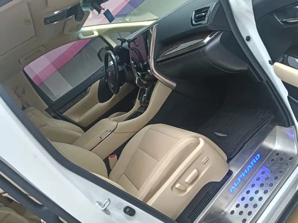 Toyota Alphard 2021 — фото 8
