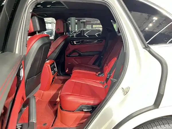 Porsche Cayenne 2021