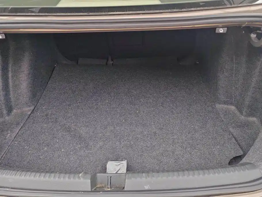 Volkswagen Sagitar 2012