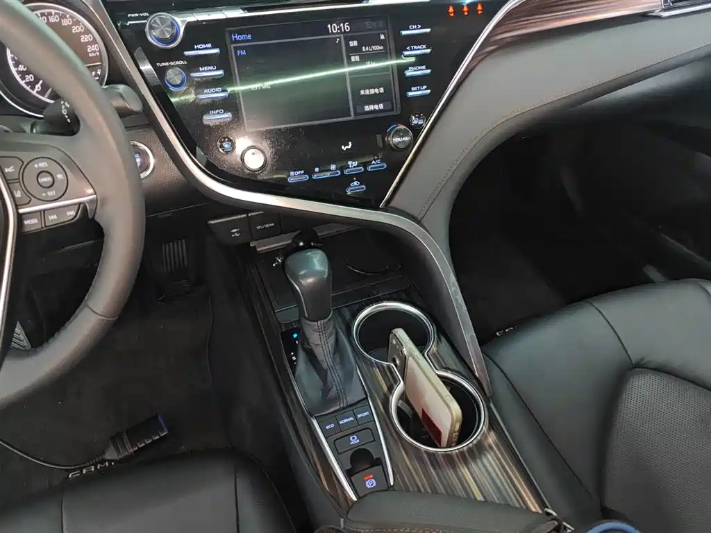 Toyota Camry 2018 — фото 14
