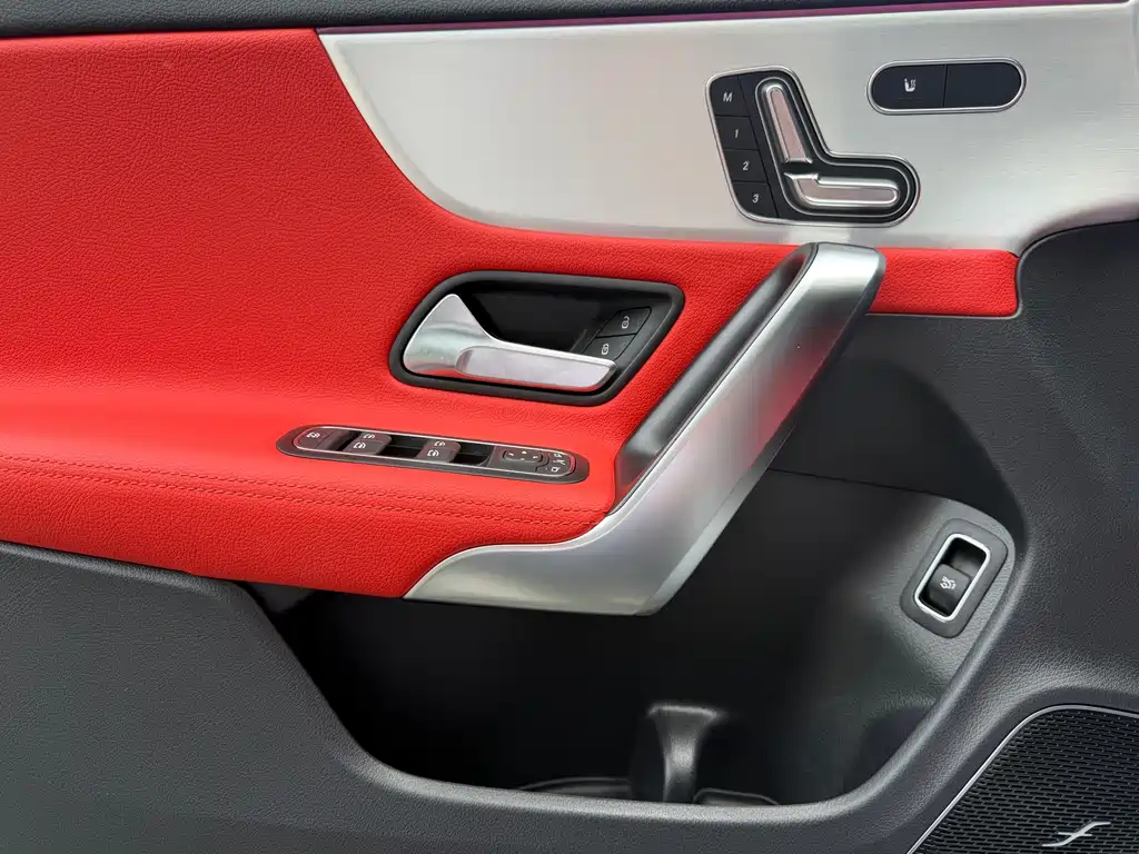 Mercedes-Benz CLA AMG 2025 — фото 12