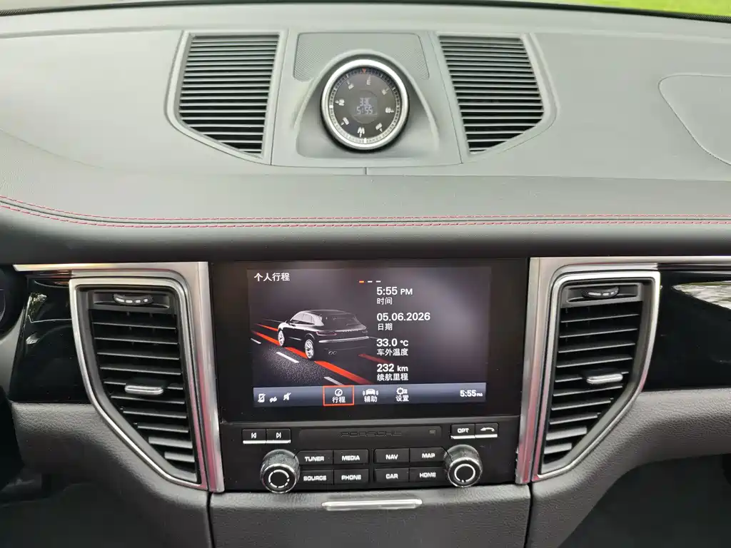 Porsche Macan 2018 — фото 17