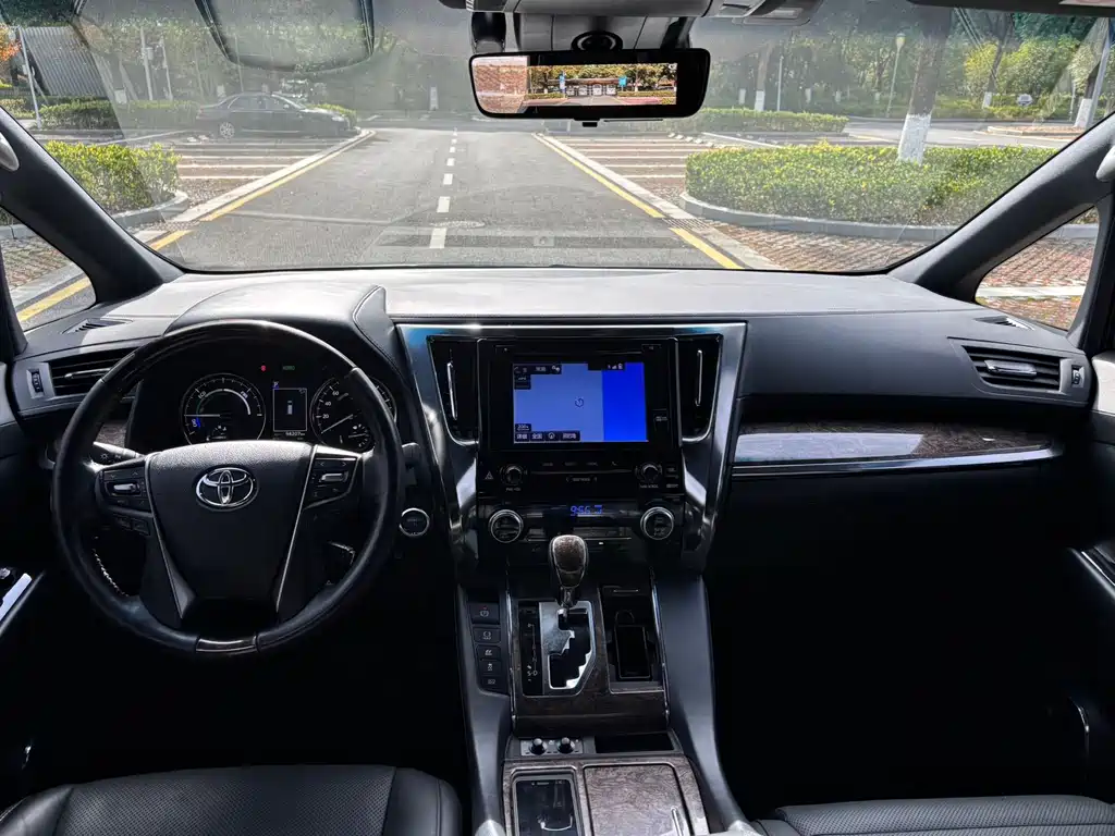 Toyota Vellfire 2019 — фото 10