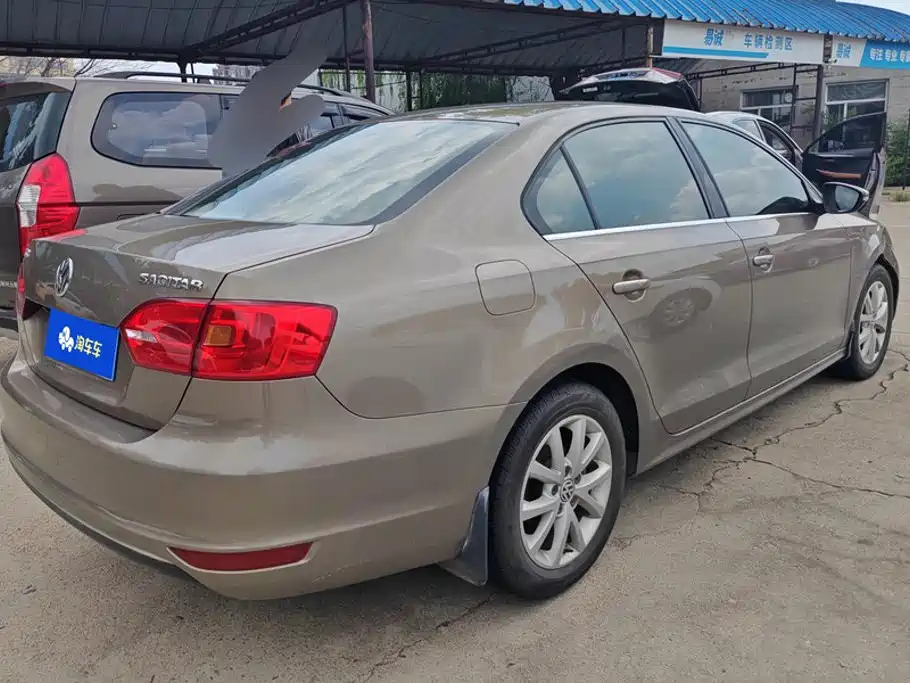 Volkswagen Sagitar 2012