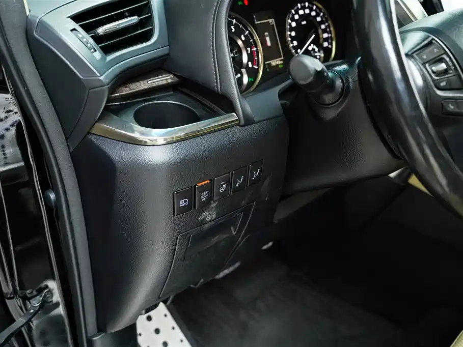 Toyota Alphard 2018 — фото 9