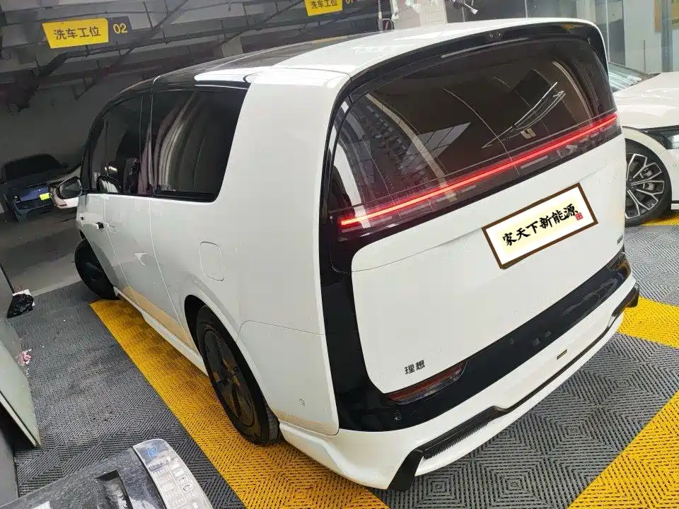 Li Auto Li MEGA 2025