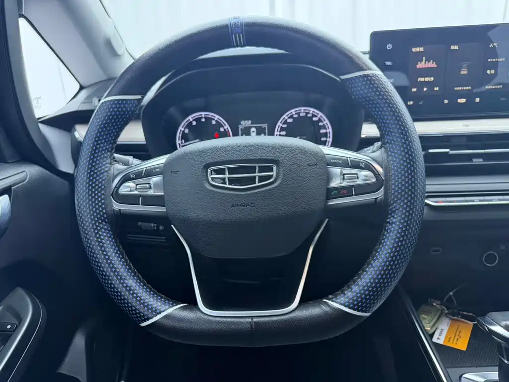 Geely Vision X3 2022 — фото 12