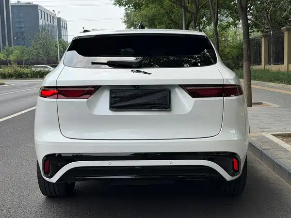 Jaguar F-PACE 2024