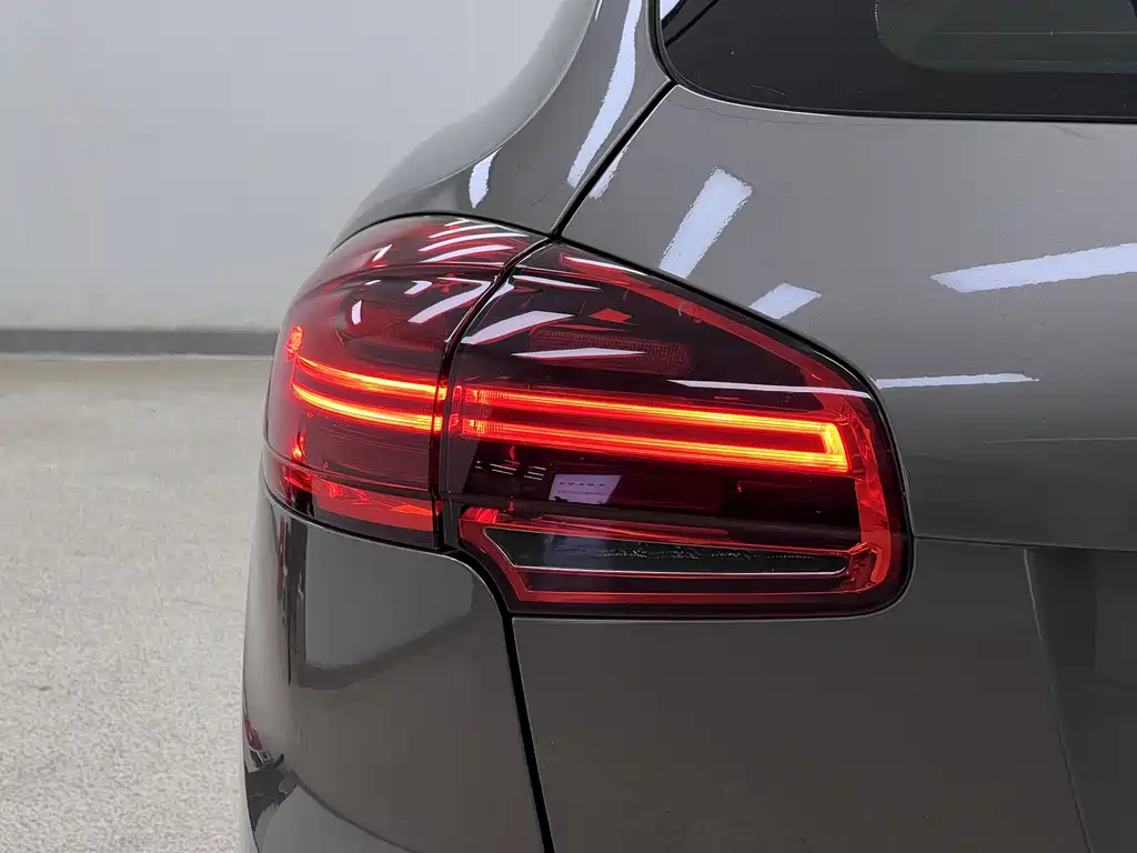 Porsche Cayenne 2015 — фото 36