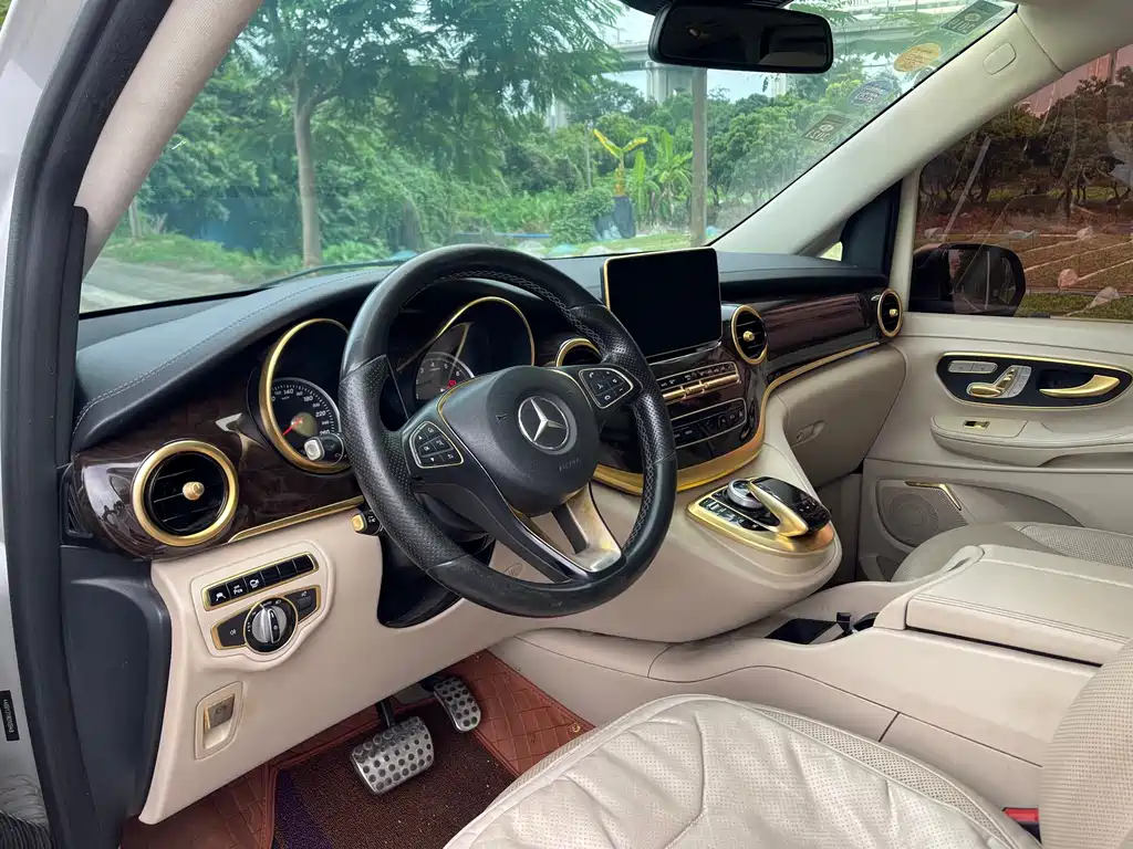 Mercedes-Benz V-Class 2017 — фото 17