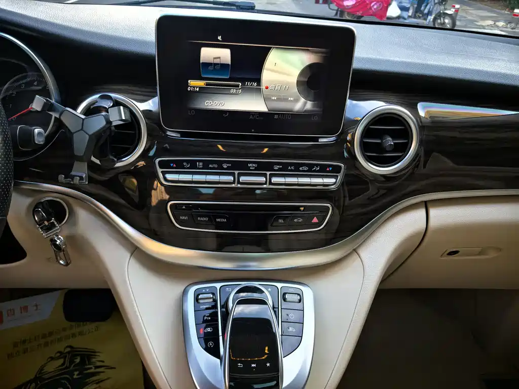 Mercedes-Benz V-Class 2019 — фото 14