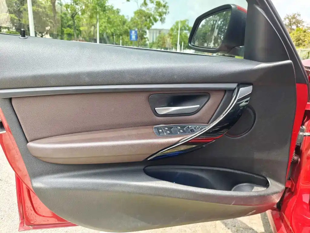 BMW 3 Series 2019 — фото 10