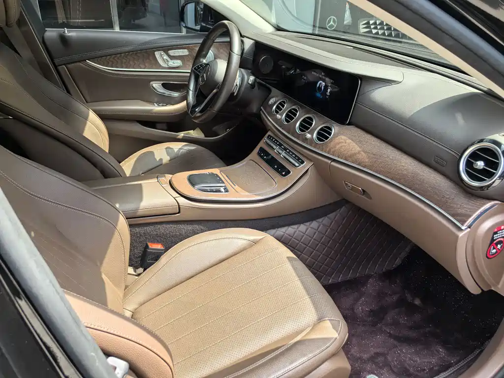 Mercedes-Benz E-Class 2023 — фото 13
