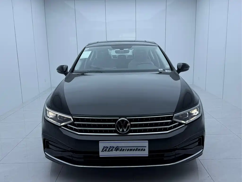 Volkswagen Magotan 2025