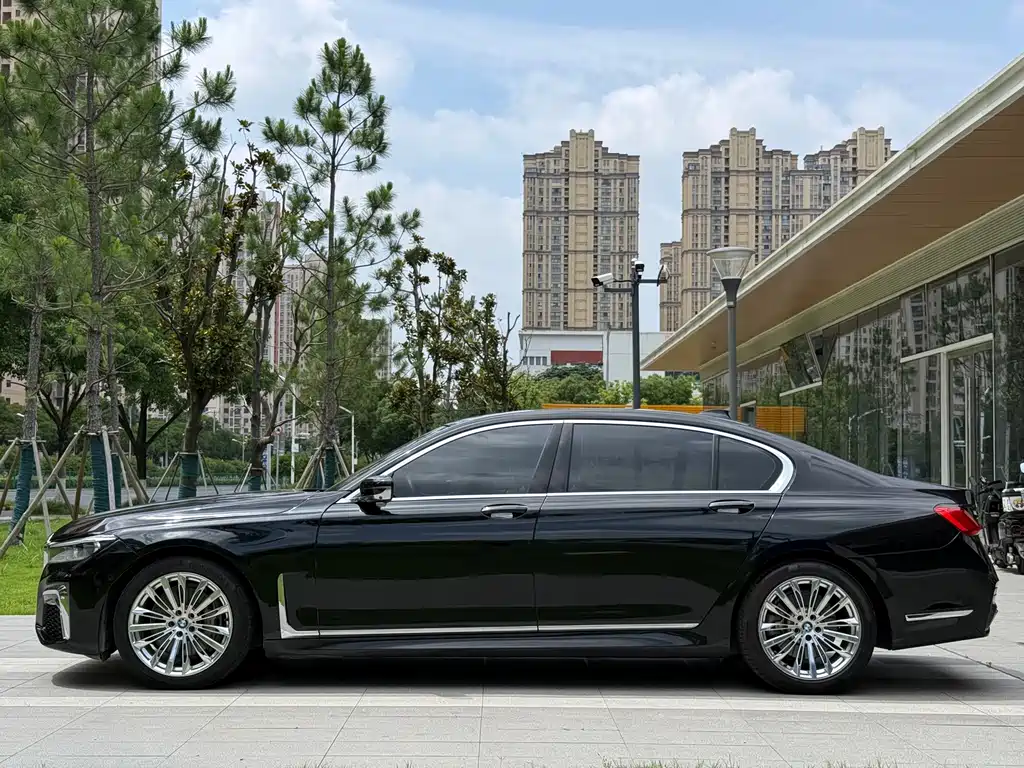 BMW 7 Series 2017 — фото 17