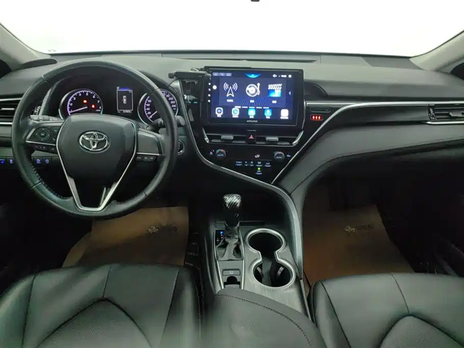 Toyota Camry 2023 — фото 12