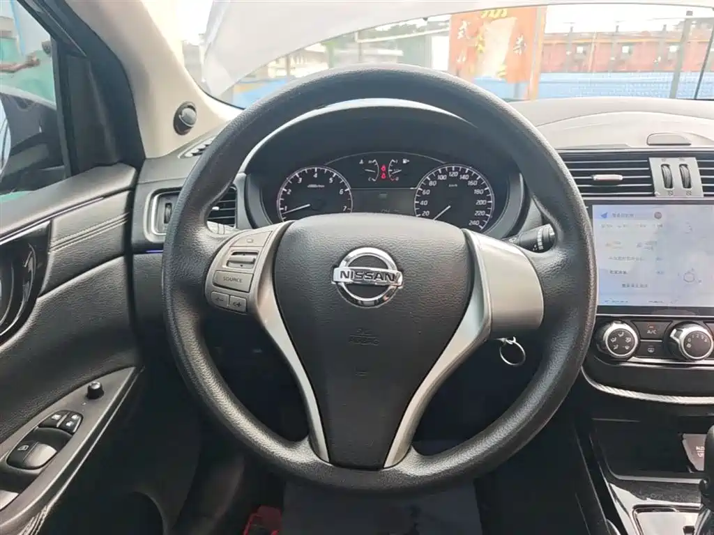 Nissan Tiida 2018 — фото 11