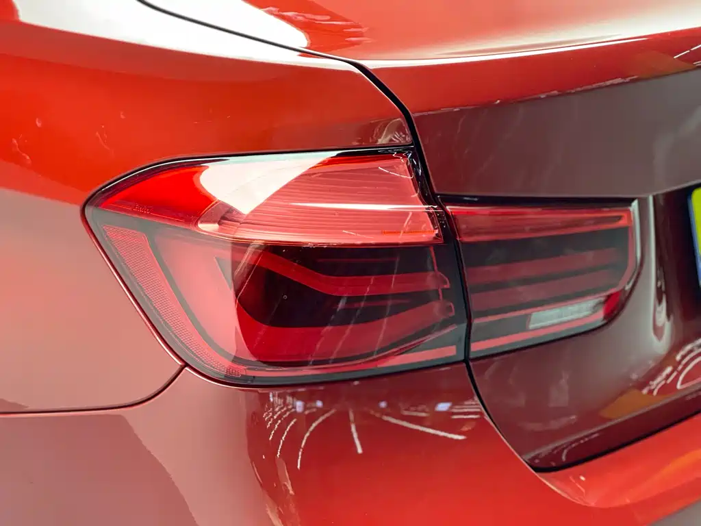 BMW 3 Series 2018 — фото 15