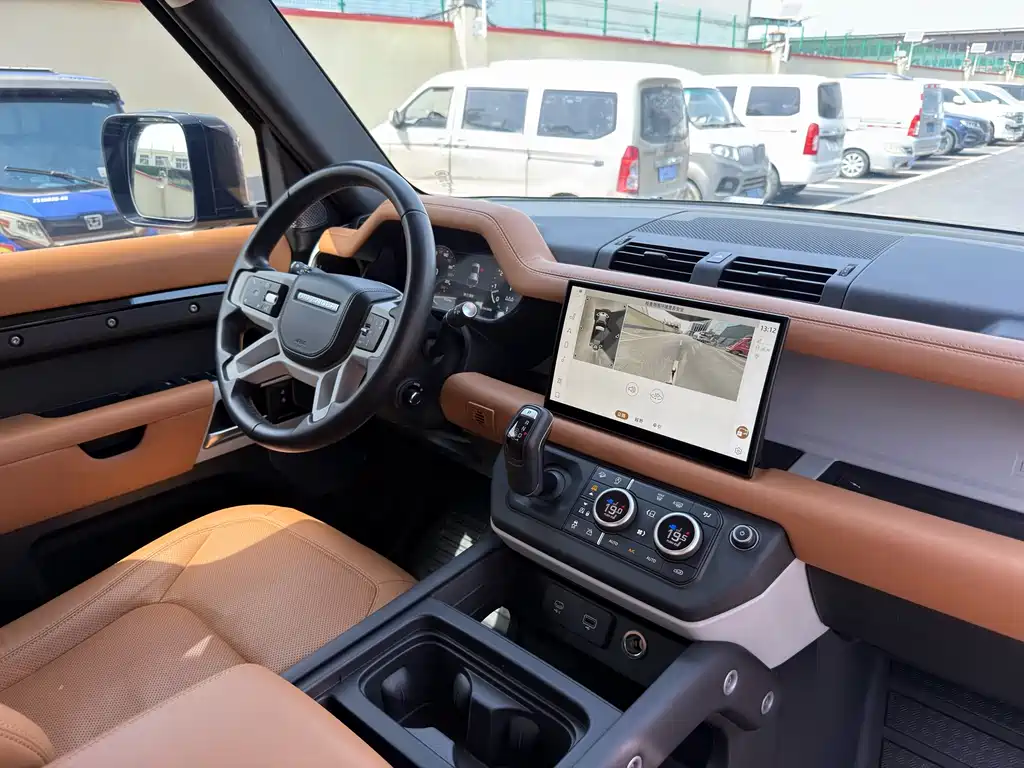 Land Rover Defender 2023 — фото 15