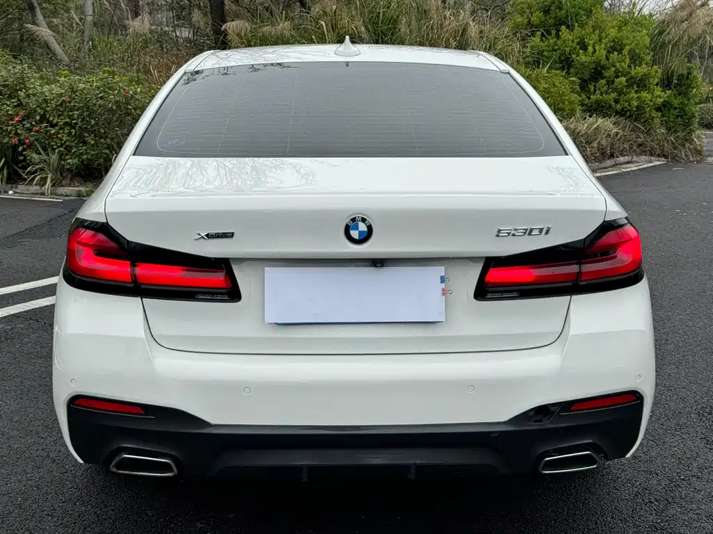 BMW 5 Series 2021 — фото 16