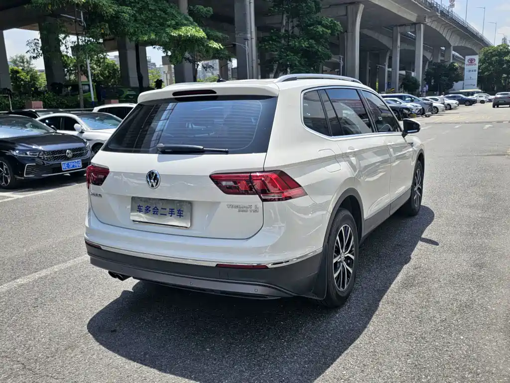 Volkswagen Tiguan L 2017 — фото 12