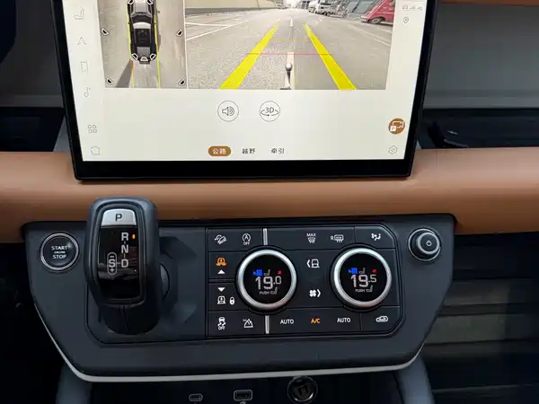 Land Rover Defender 2023