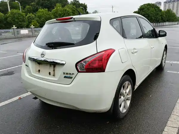 Nissan Tiida 2015