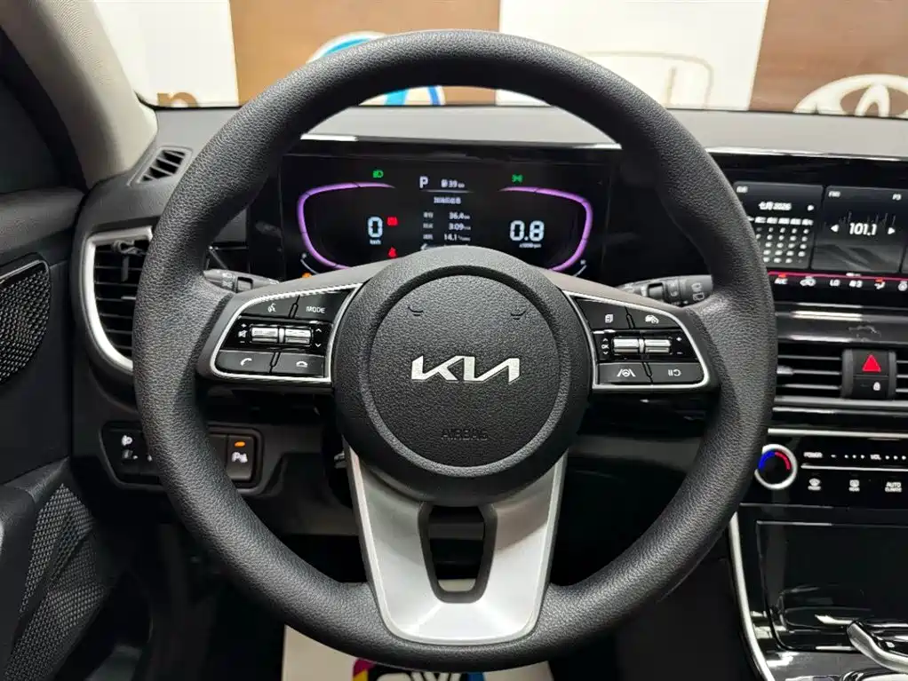 Kia Seltos 2023 — фото 12